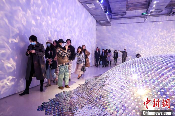 《WAVELENGTH:此时此刻》艺术展览从3月27日起至6月14日在北京时代美术馆举行。北京时代美术馆供图 《WAVELENGTH:此时此刻》艺术展览从3月27日起至6月14日在北京时代美术馆举行。北京时代美术馆供图