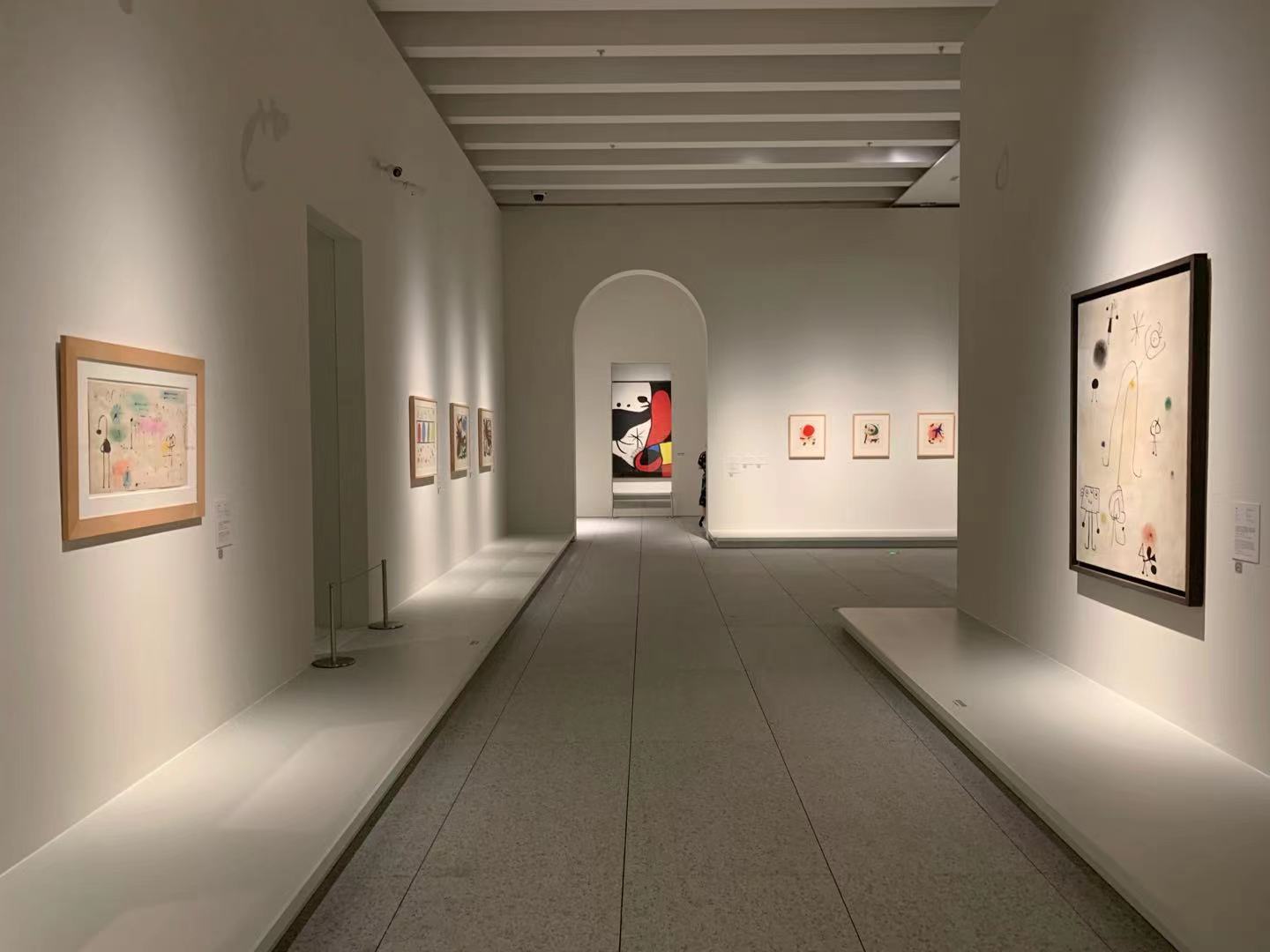 “胡安·米罗:女人·小鸟·星星”展览现场