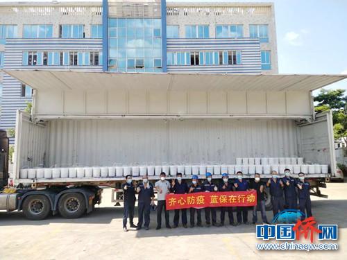 侨企捐赠84消毒液助力抗疫。 吕奋勇 摄 侨企捐赠84消毒液助力抗疫。 吕奋勇 摄